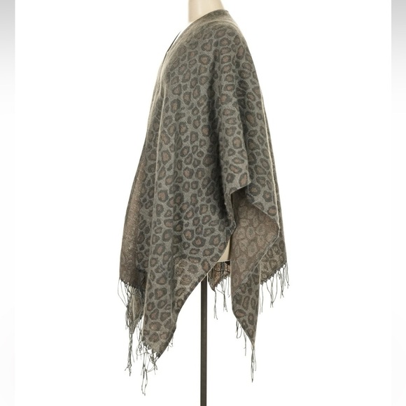 Woolrich Leopard Print Fringe Poncho Shrug Shall Wrap One Size Brown Grey - Picture 3 of 6